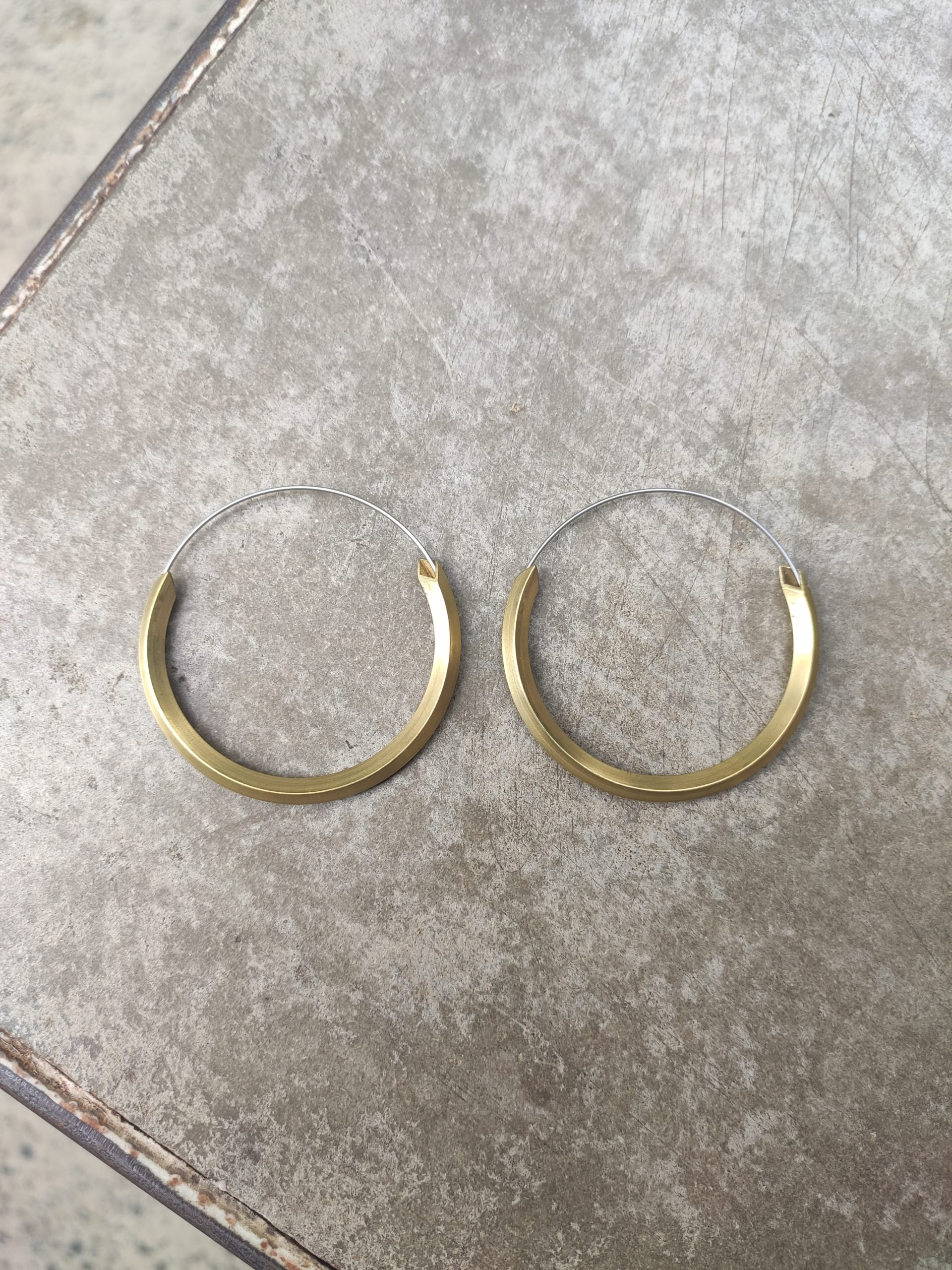 3/4 Brass angled square hoops