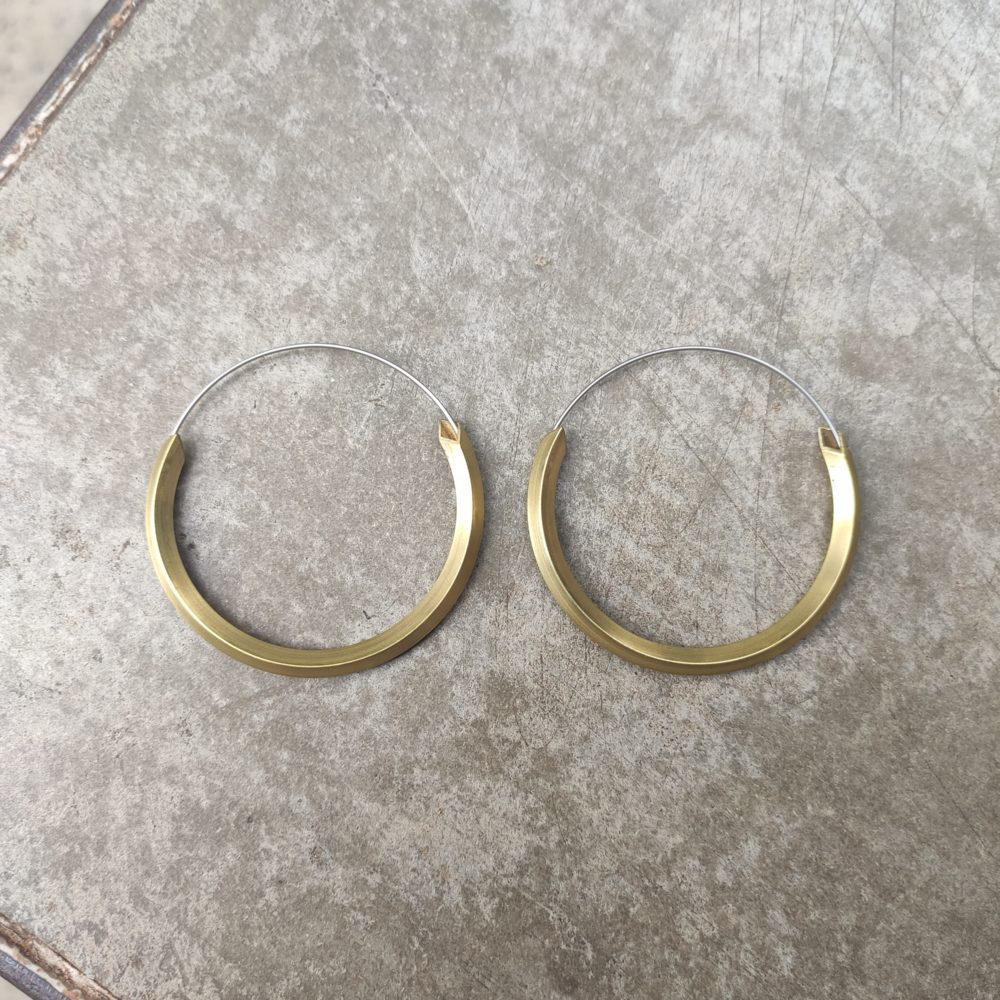 3/4 Brass angled square hoops
